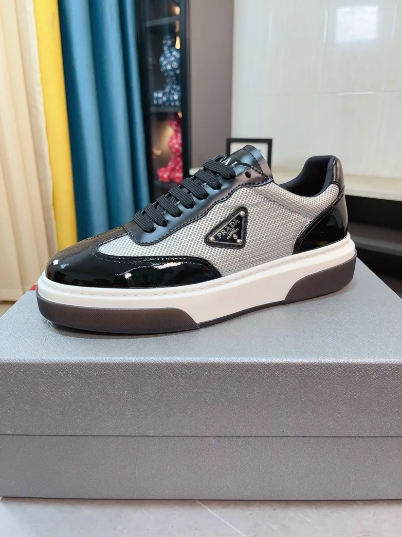 Men's shoes 💰600🌹🌹High-quality new Prada counters are launched simultaneously. The new men's shoes and 😘fabrics are selected from imported mesh and glue-spraying technology. Imported cowhide lining. 👍🏿High-end☄️Open-molded non-slip rubber outsole, exquisite lines, simple and elegant, comfortable and high-end for leisure travel. Code number: 38 to 44